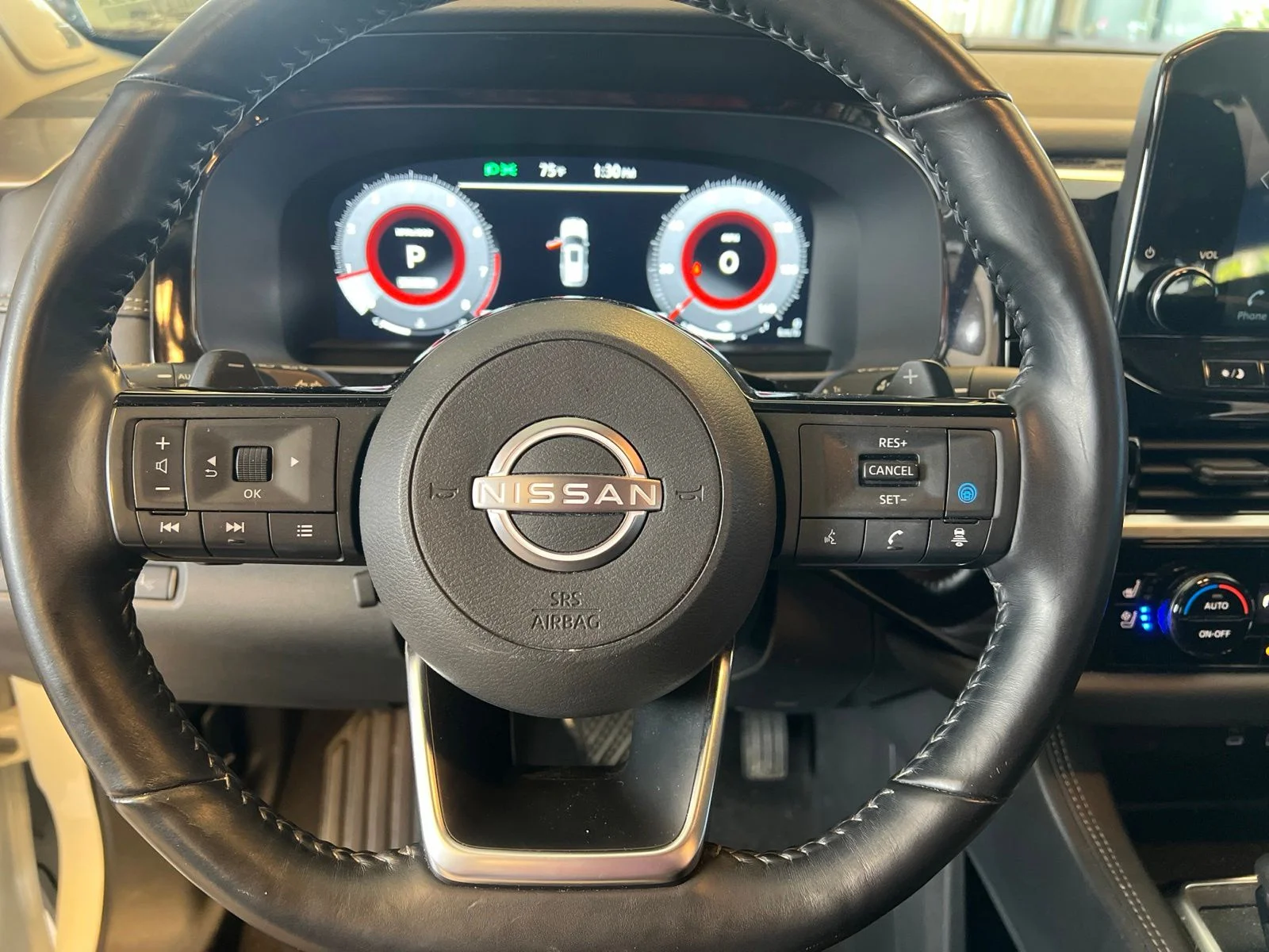 Used 2023 White Nissan Platinum image 18