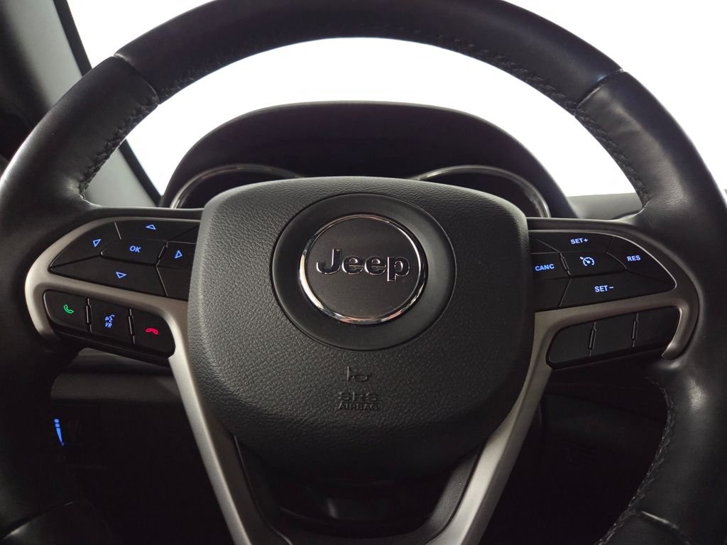 Used 2021 Gray Jeep Laredo X image 22
