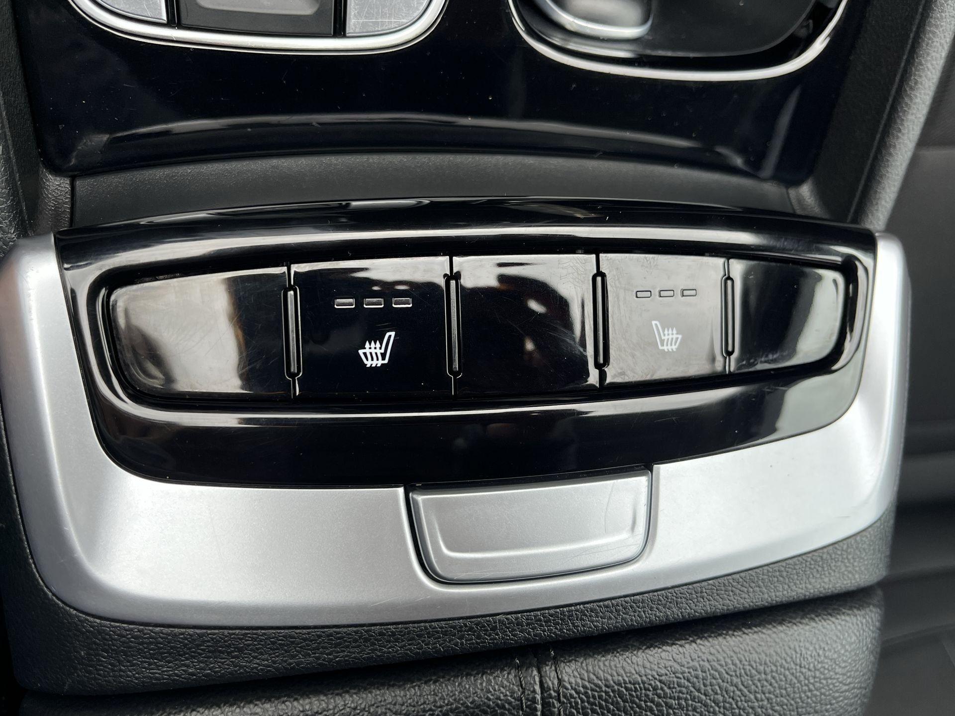 Used 2023 Phantom Black Hyundai SEL image 13