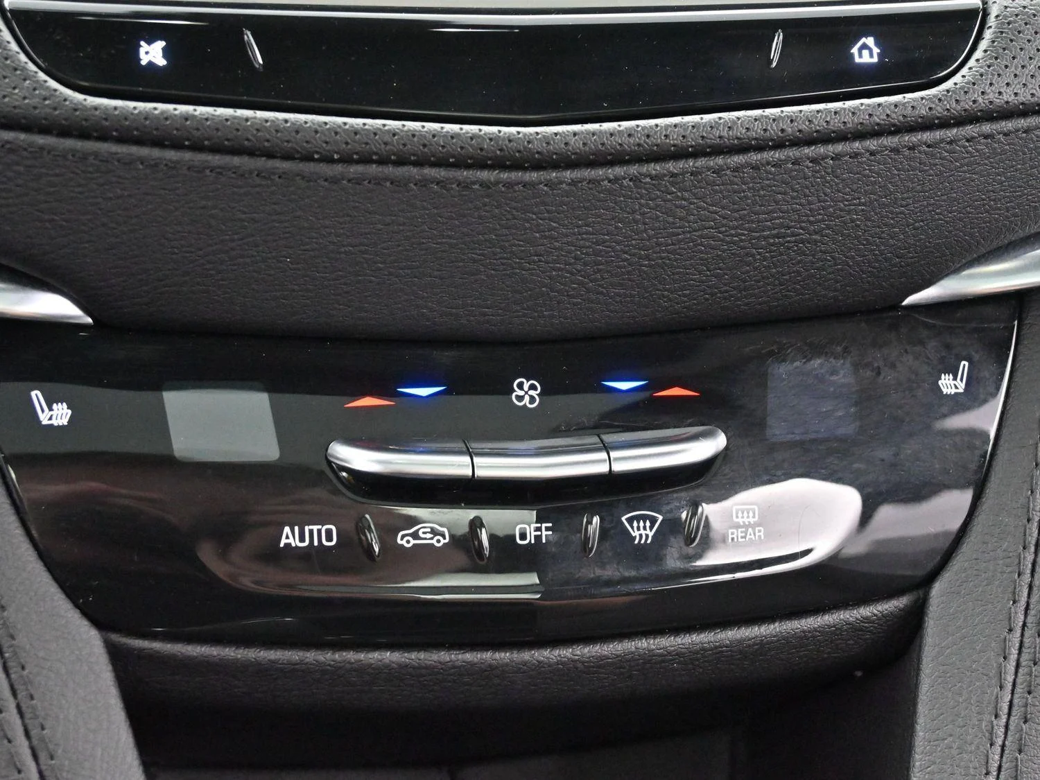Used 2025 Stellar Black Metallic Cadillac Premium Luxury image 26