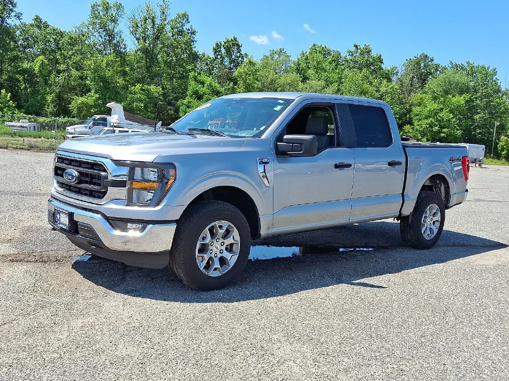 Used 2023 Silver Ford XLT image 6