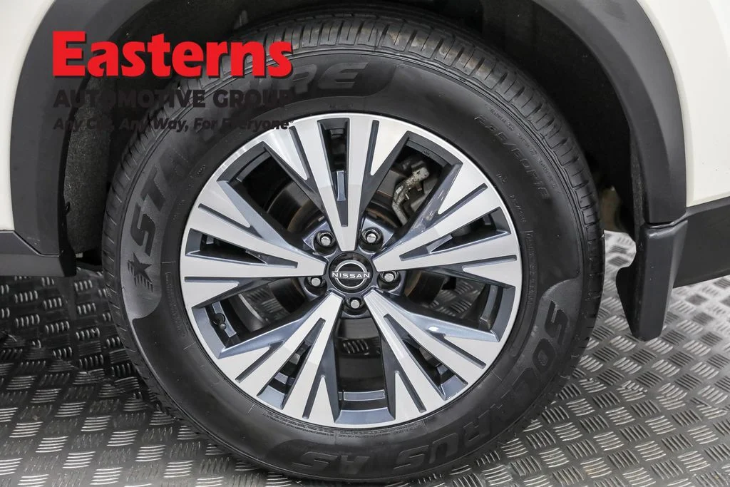 Used 2023 White Nissan SV image 31