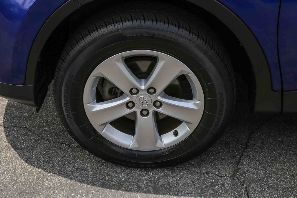 Used 2014 Blue Toyota XLE image 9