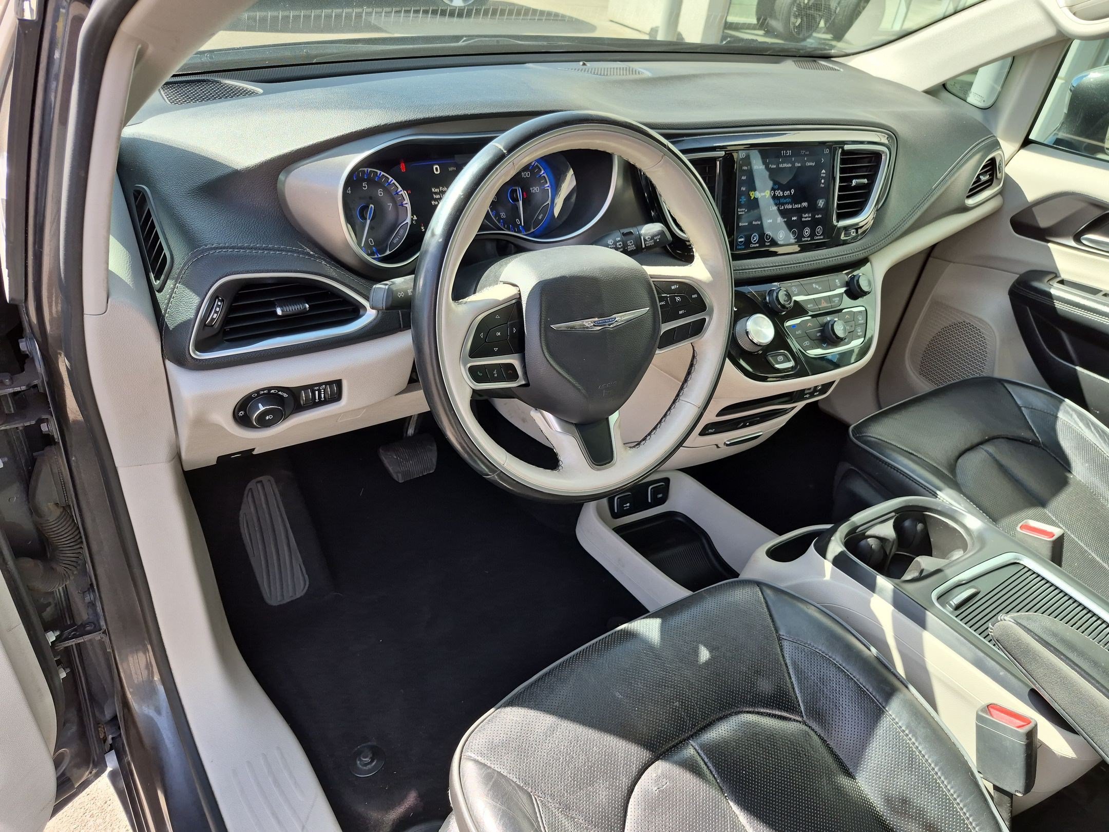 Used 2019 Granite Crystal Metallic Clearcoat Chrysler Limited image 14
