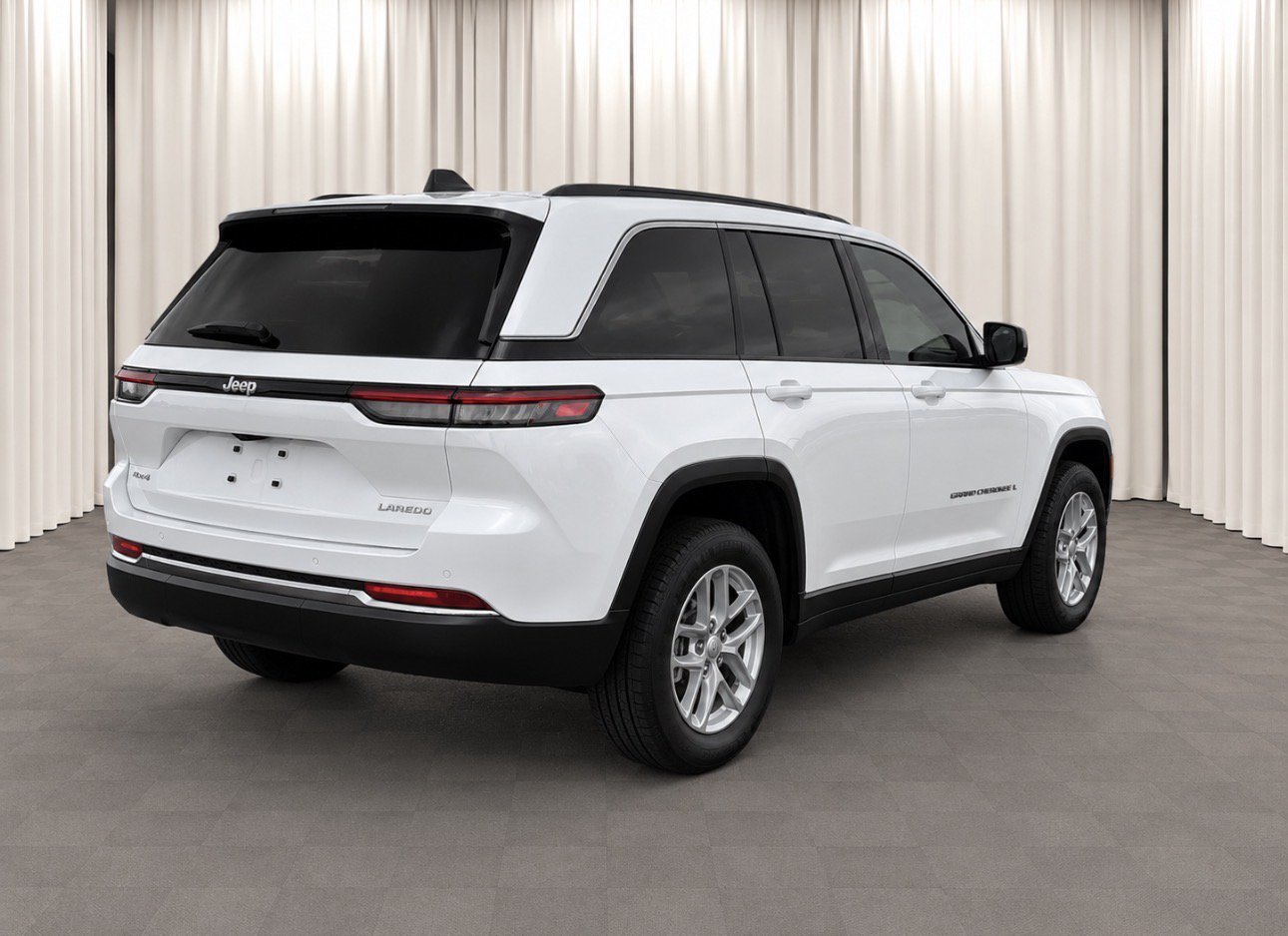 Used 2025 Bright White Clearcoat Jeep Laredo X image 3