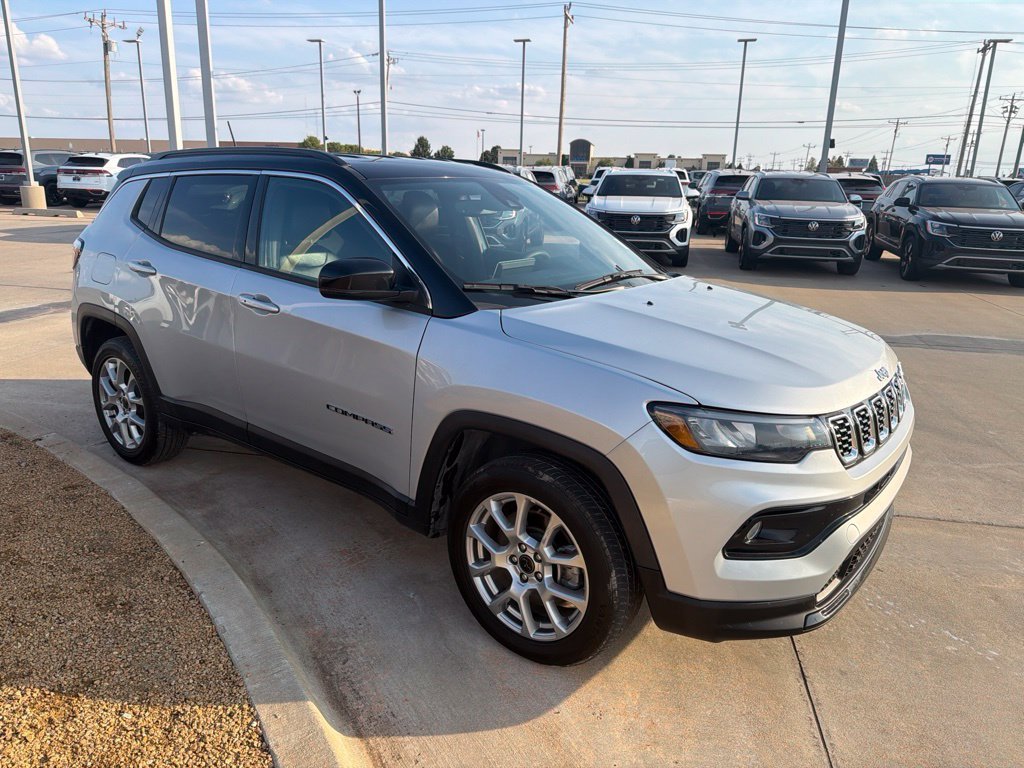 Used 2025 Silver Zynith Metallic Clearcoat Jeep Limited image 3