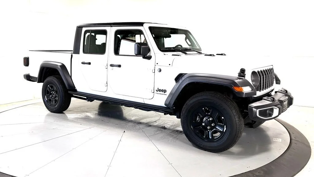 Used 2025 White Jeep Sport image 1