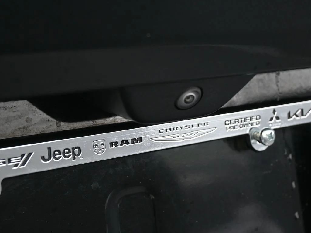 Used 2023 Diamond Black Crystal Pearlcoat Jeep Altitude image 31