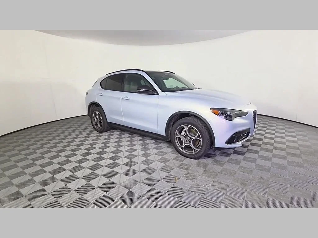 New 2026 Moonlight Gray Metallic Alfa Romeo Base image 40