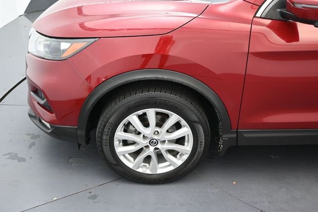 Used 2020 Scarlet Nissan SV image 8