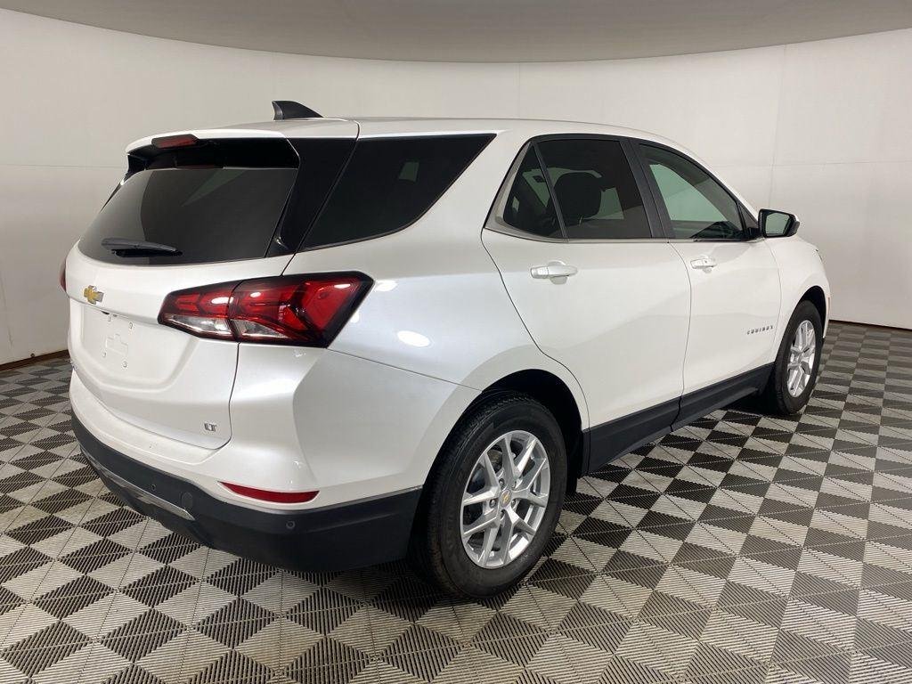 Used 2024 Pearl Chevrolet LT image 9