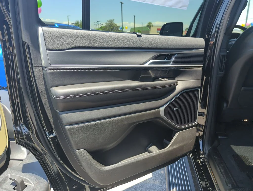 New 2026 High Gloss Black Exterior Paint Jeep Limited Reserve image 29