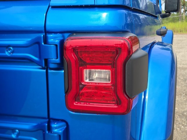 New 2026 Hydro Blue Pearl-Coat Exterior Paint Jeep Sahara image 8