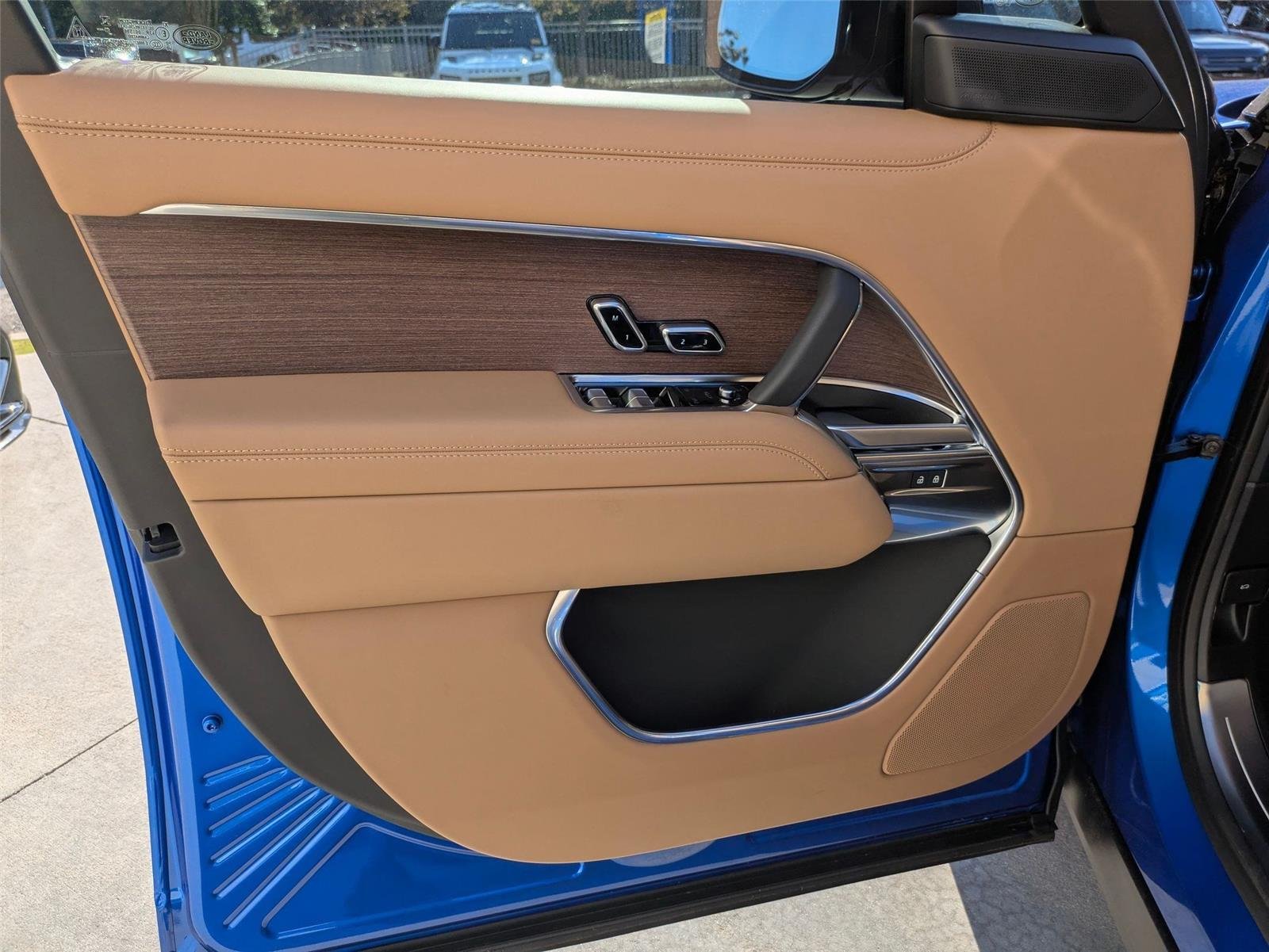 New 2026 Velocity Blue Land Rover SE image 11