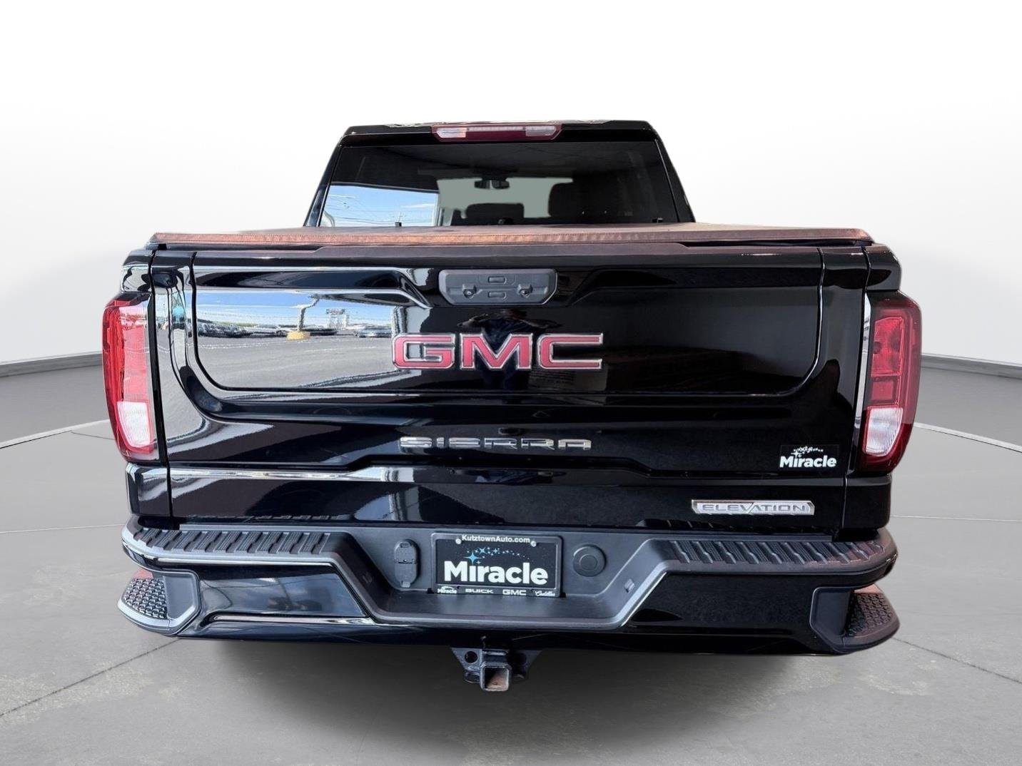 Used 2024 Onyx Black GMC Elevation image 14