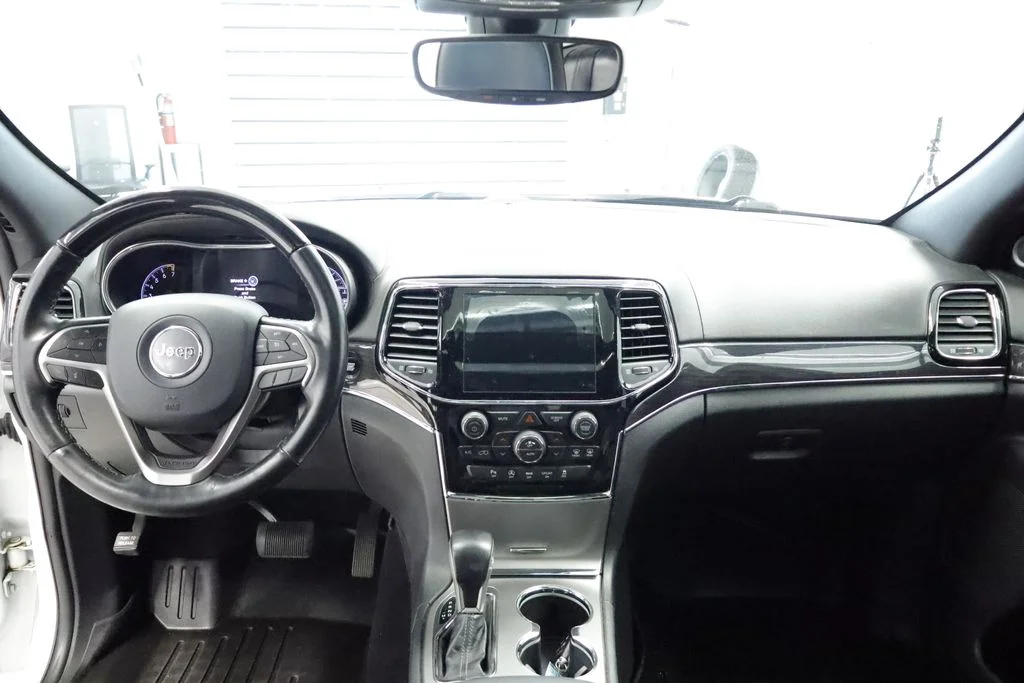 Certified Used 2020 White Jeep Overland image 25