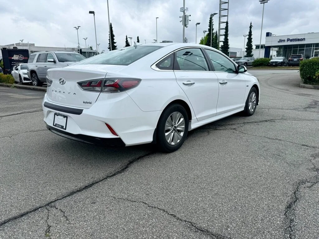 Used 2019 Hyper White Hyundai Hybrid Preferred Dilawri Certified   Local BC   Cl image 5