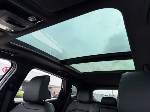 New 2027 Glacial White Pearl / Black Ro Kia X-Line image 21