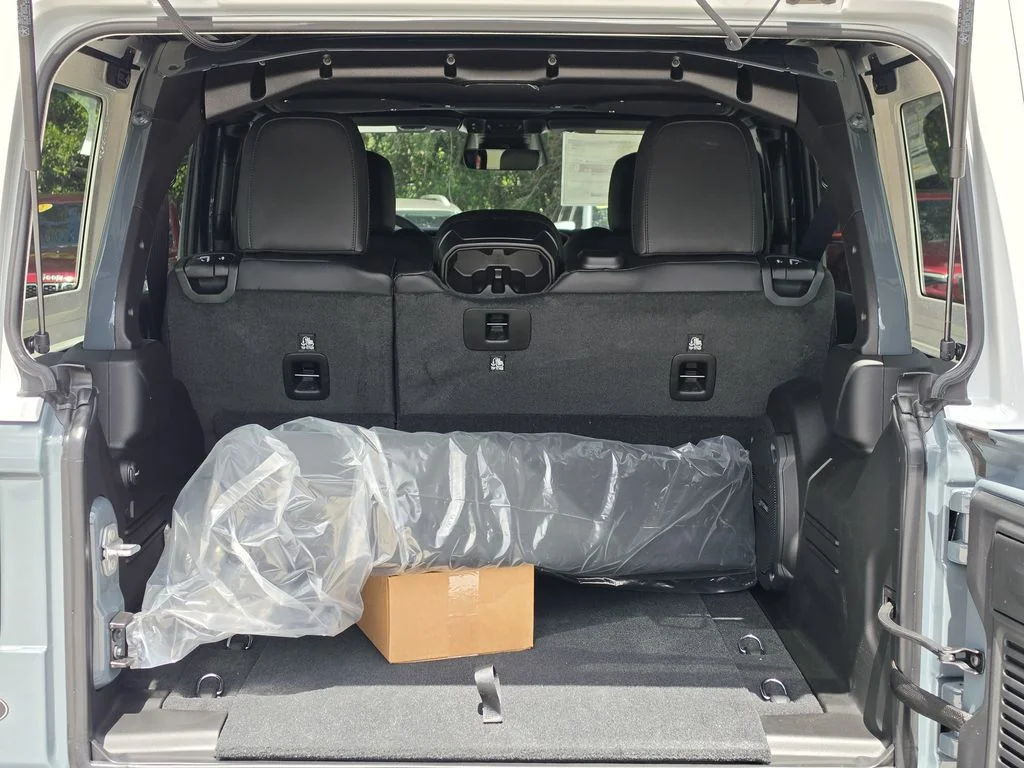 New 2026 Anvil Clear-Coat Exterior Paint Jeep Rubicon X image 9