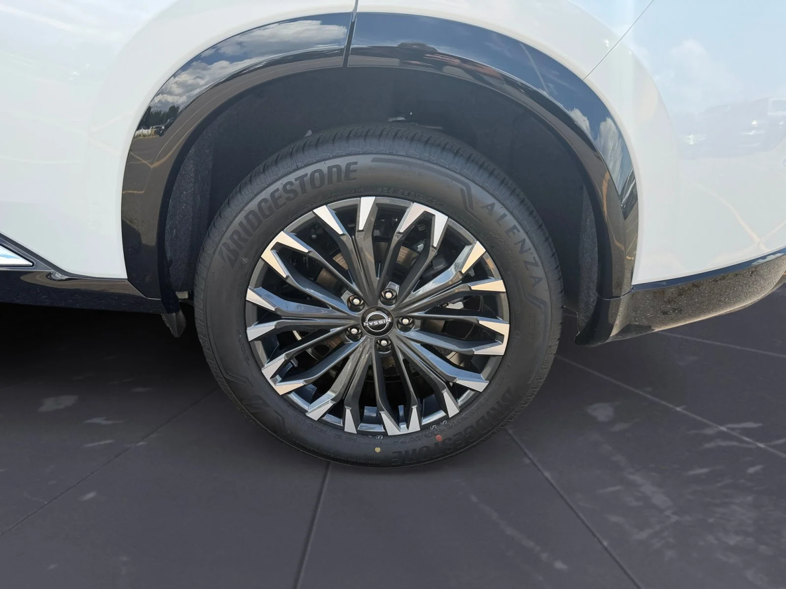 New 2026 Everest White Pearl/Super Black Nissan Platinum image 48