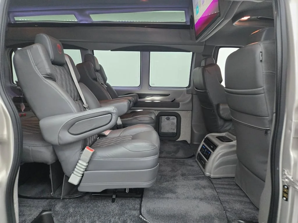 2023 GMC Savana Cargo Work Van - Photo 38