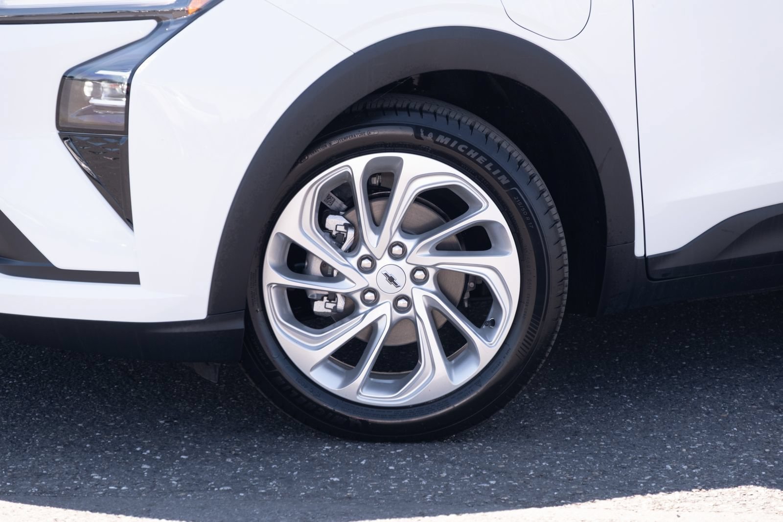 New 2027 Summit White Chevrolet LT image 19