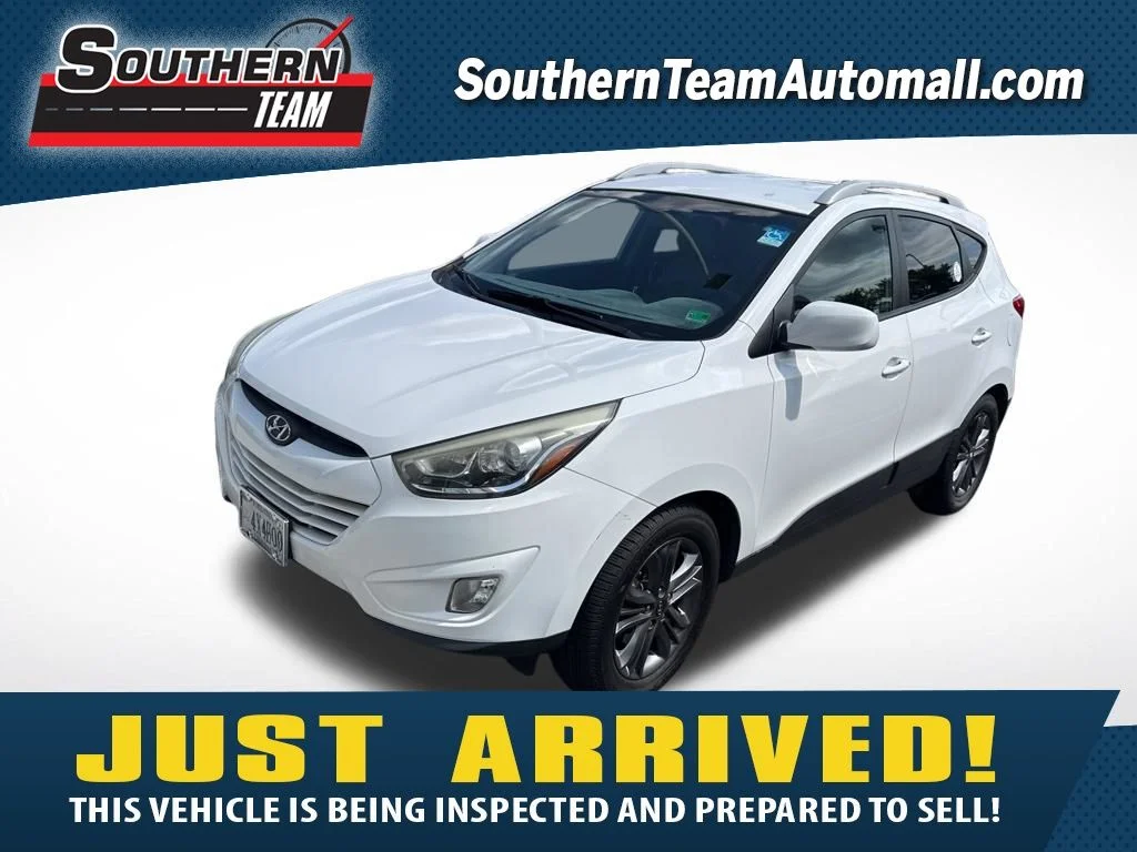 Used 2015 White Hyundai SE image 1