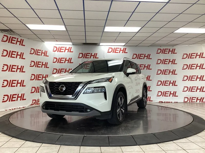 Used 2021 White Nissan SL image 3