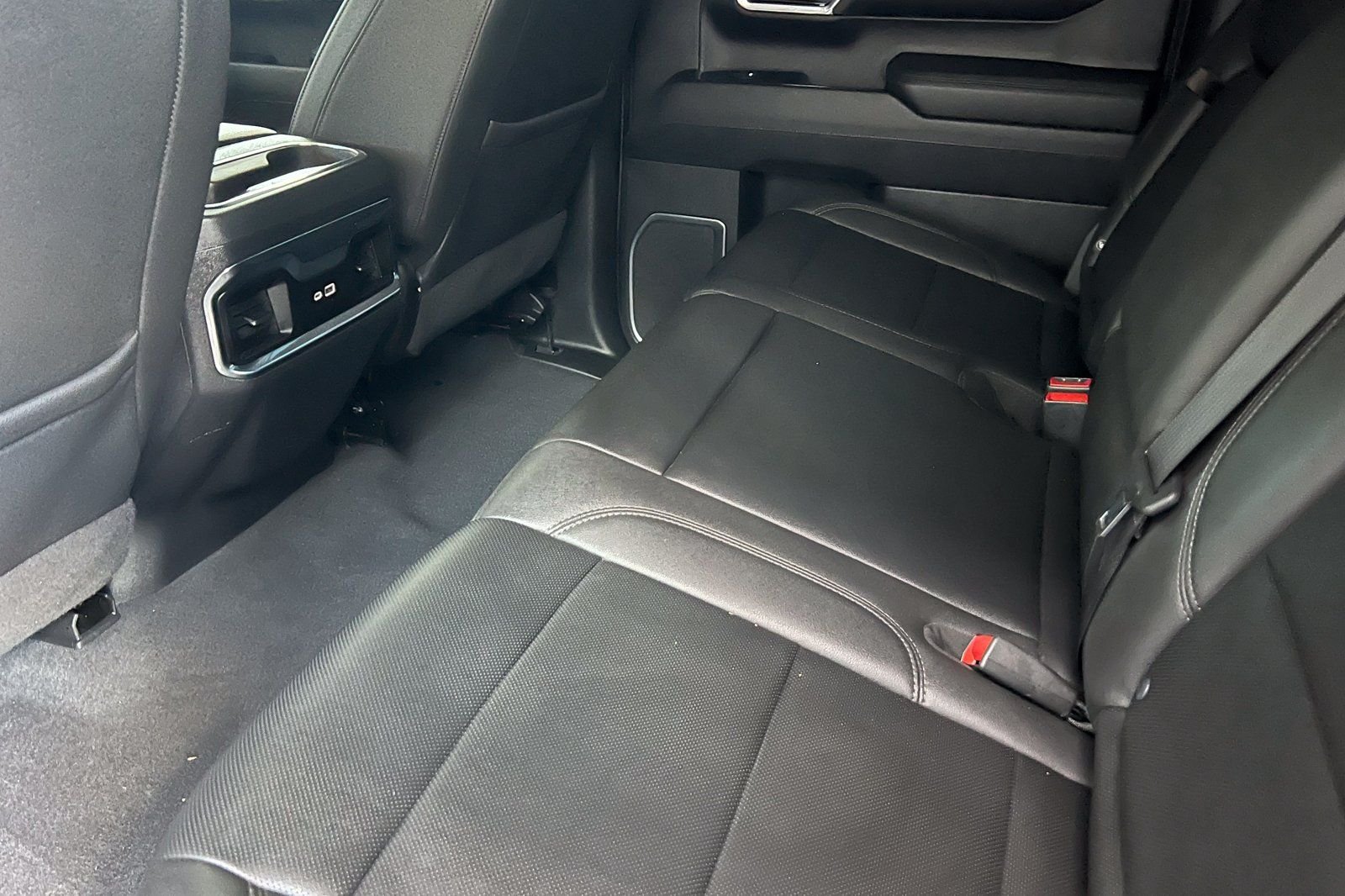 Used 2023 Silver GMC SLT image 13