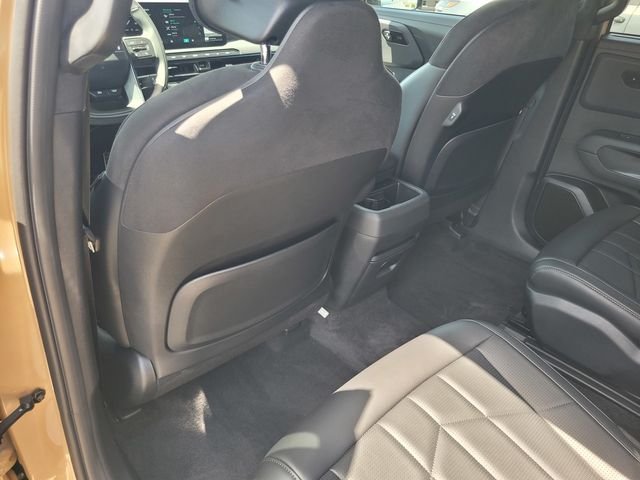 Used 2027 Brown Kia X-Pro SX-Prestige image 14