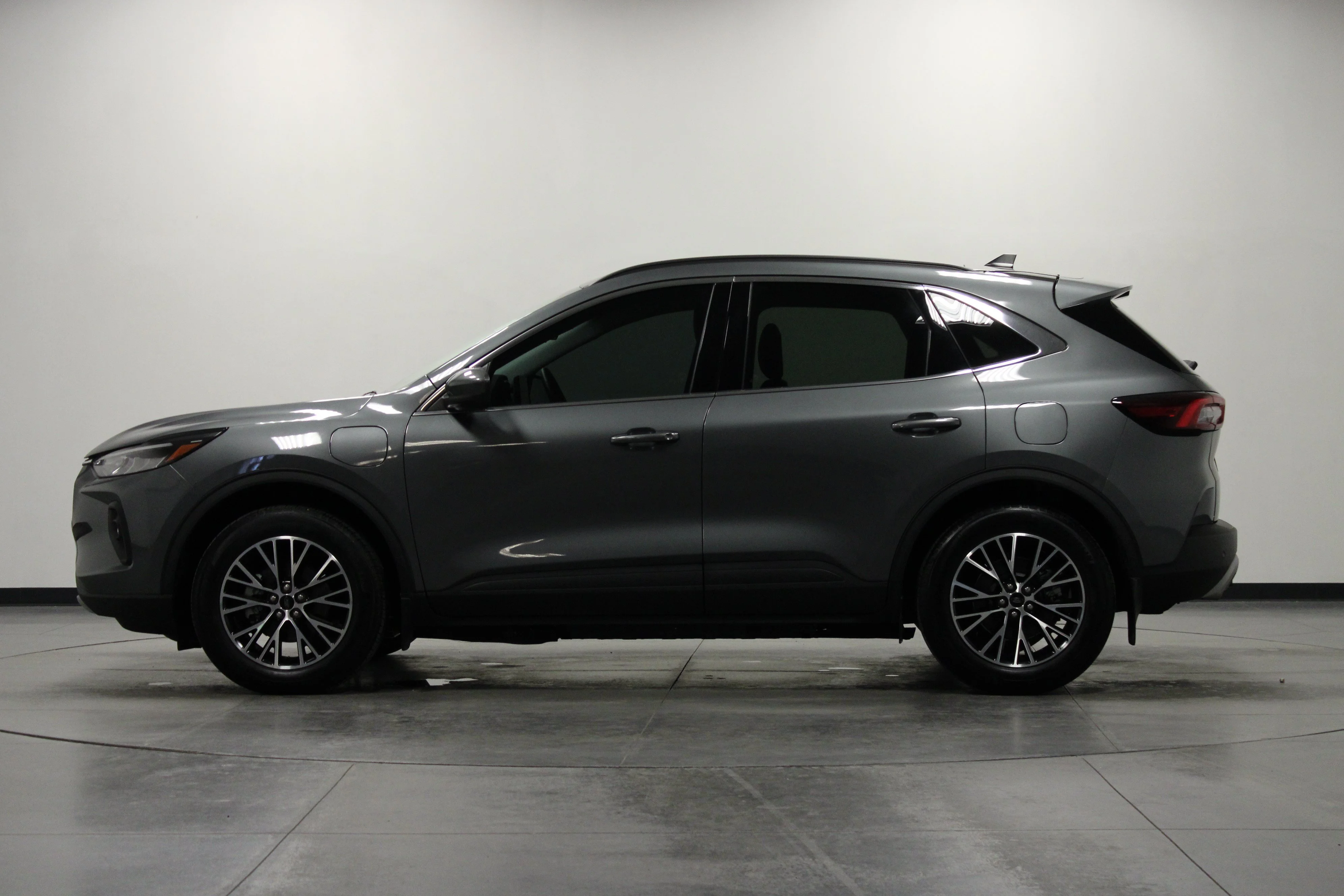 Used 2025 Gray Metallic Ford Base image 7