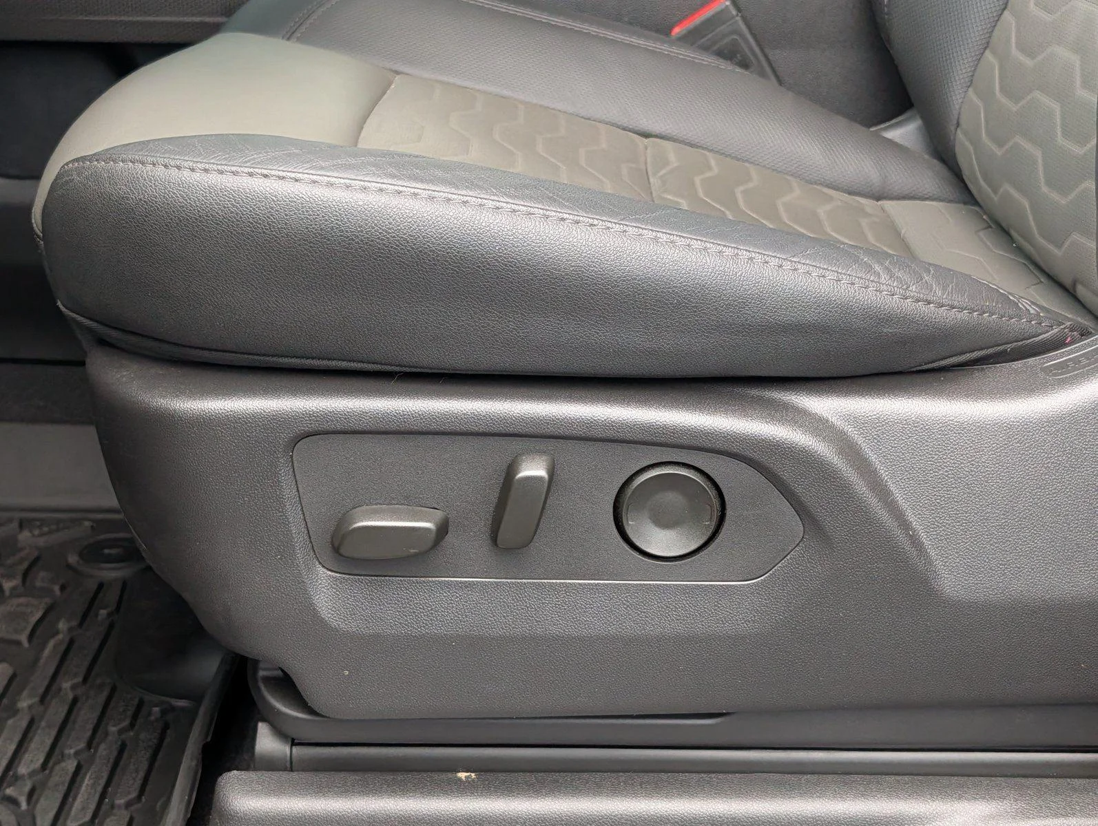 Used 2025 Black Chevrolet ZR2 image 12
