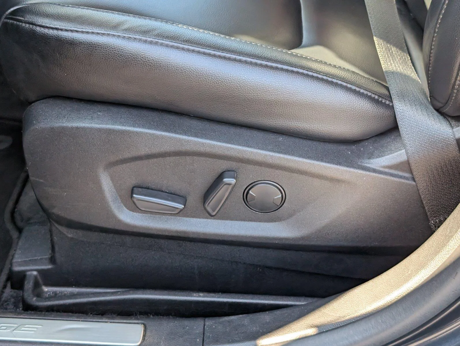 Used 2024 Stone Blue Ford Titanium image 18