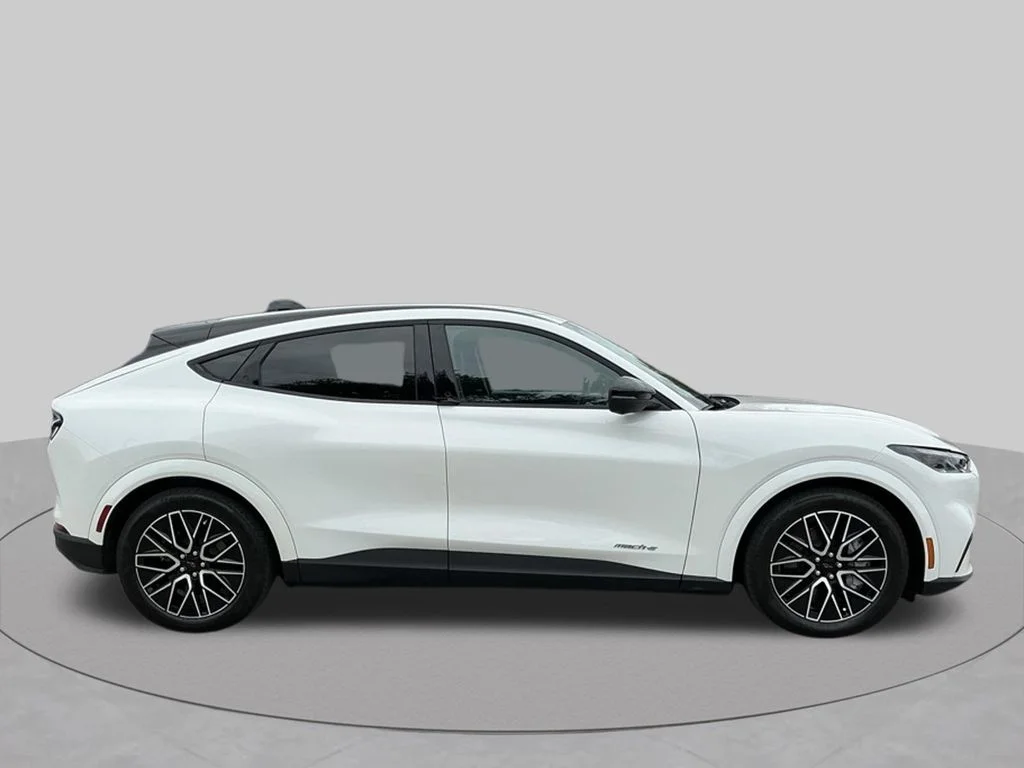 Used 2025 White Ford Premium image 18