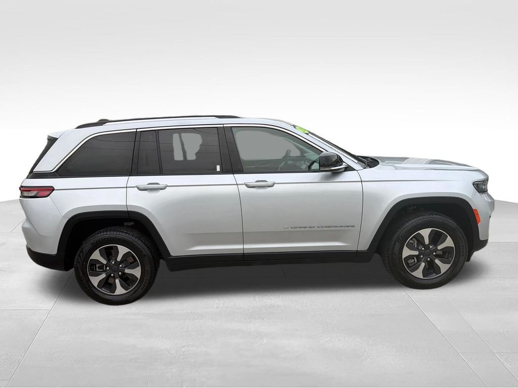 Used 2024 Silver Jeep 4xe image 6