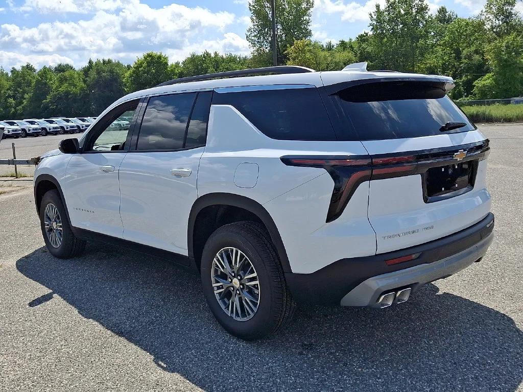New 2027 Summit White Chevrolet LT image 6