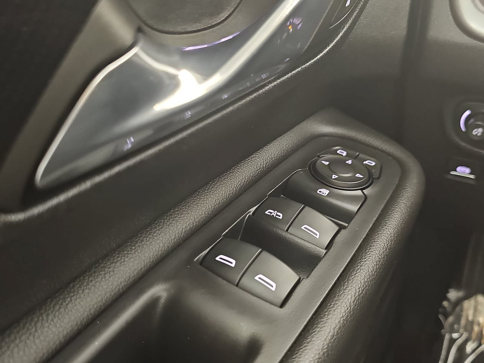 Used 2023 Silver GMC AT4 image 27