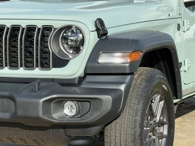 New 2026 Earl Clearcoat Jeep Sport S image 11