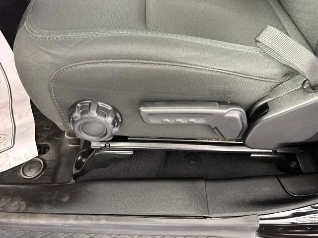 Used 2022 Black Jeep Altitude image 8
