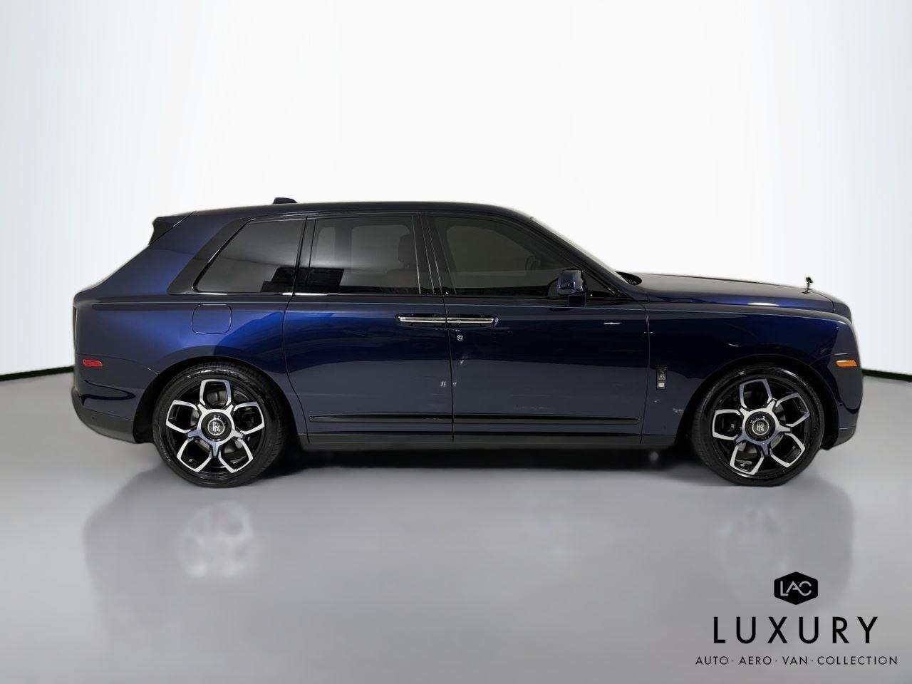 Used 2022 Midnight Blue Rolls-Royce Black Badge | Executive Rear Seating | Rear Entertainment image 5