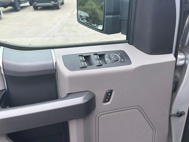 Used 2015 Silver Ford XLT image 17