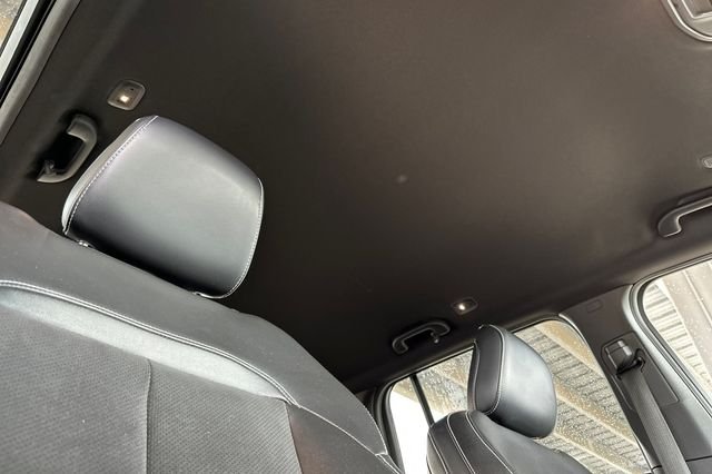 Used 2023 Red Jeep Altitude image 19