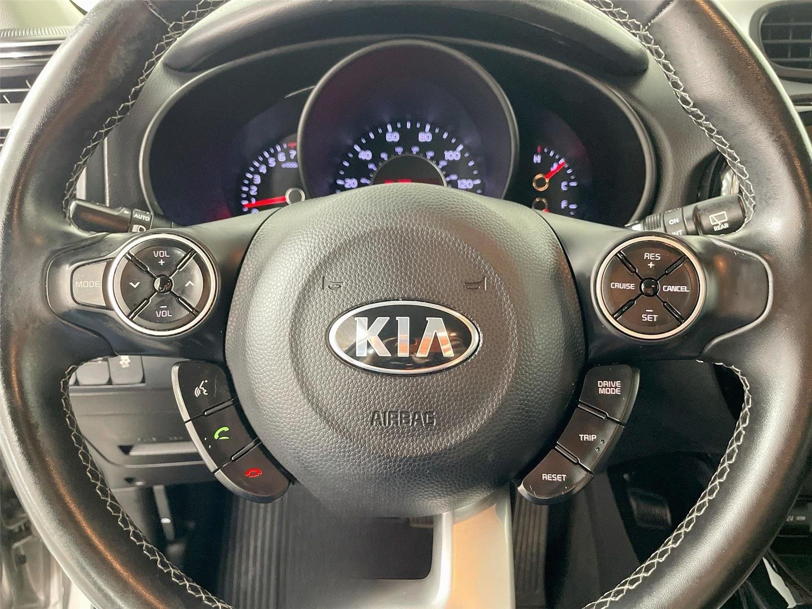 Used 2018 Titanium Gray Kia + image 12