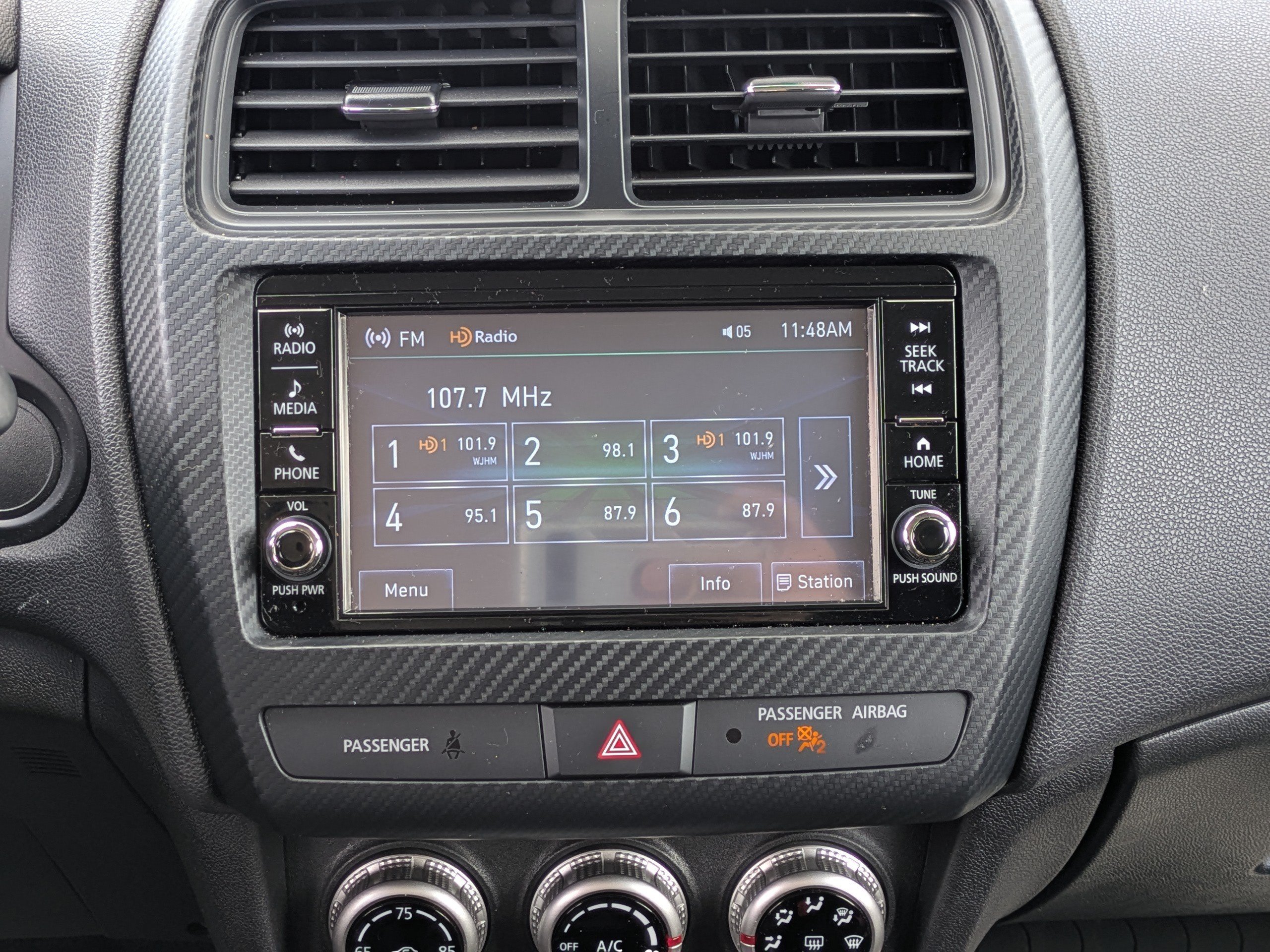 Used 2025 Silver Mitsubishi LE image 17