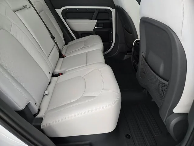 New 2026 Fuji White Land Rover X-Dynamic SE image 17