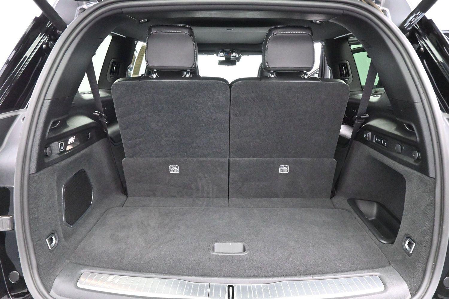 Used 2023 Diamond Black Crystal Pearlcoat Jeep Overland image 9