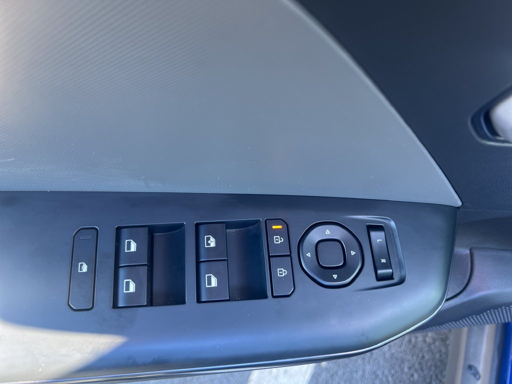 Used 2025 Blue Kia LXS image 13
