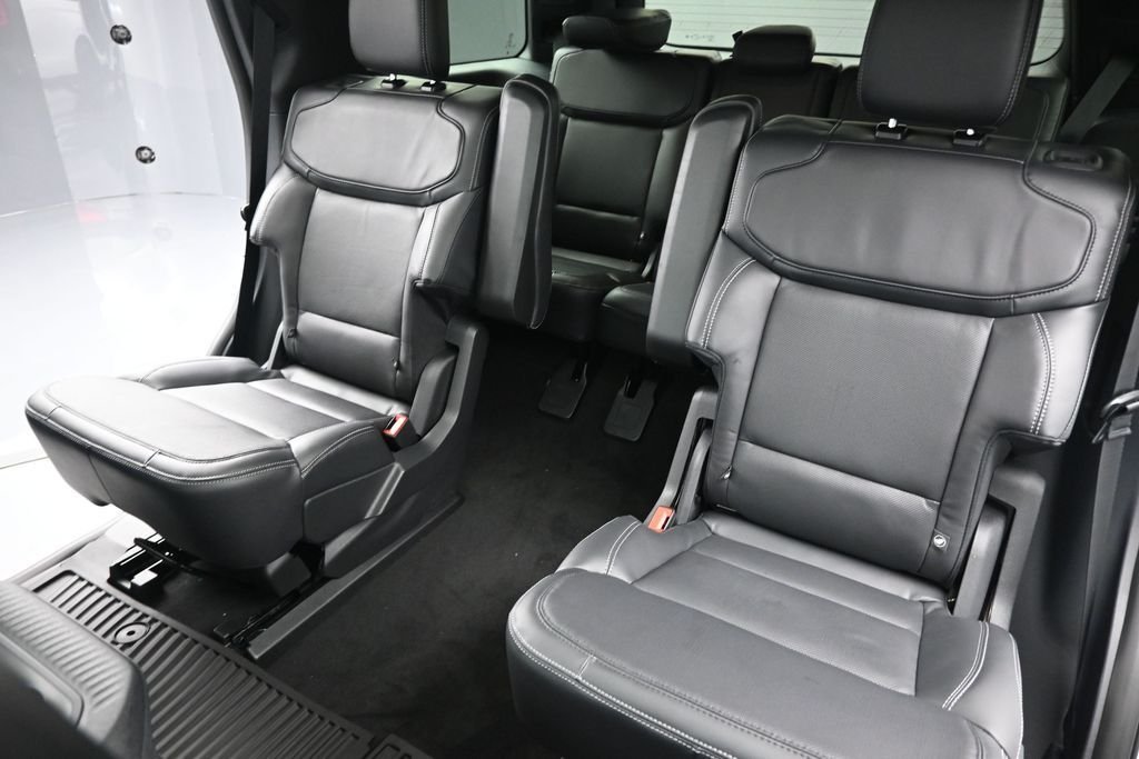 New 2026 Oxford White Ford Platinum image 21