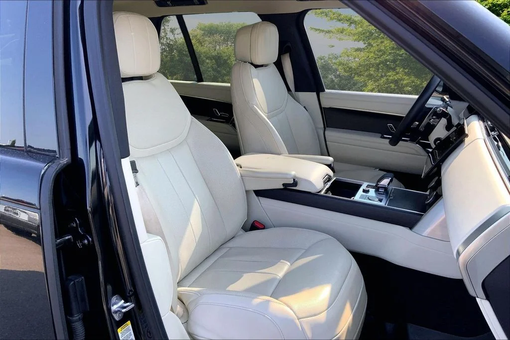 Used 2023 Black Land Rover SE image 27