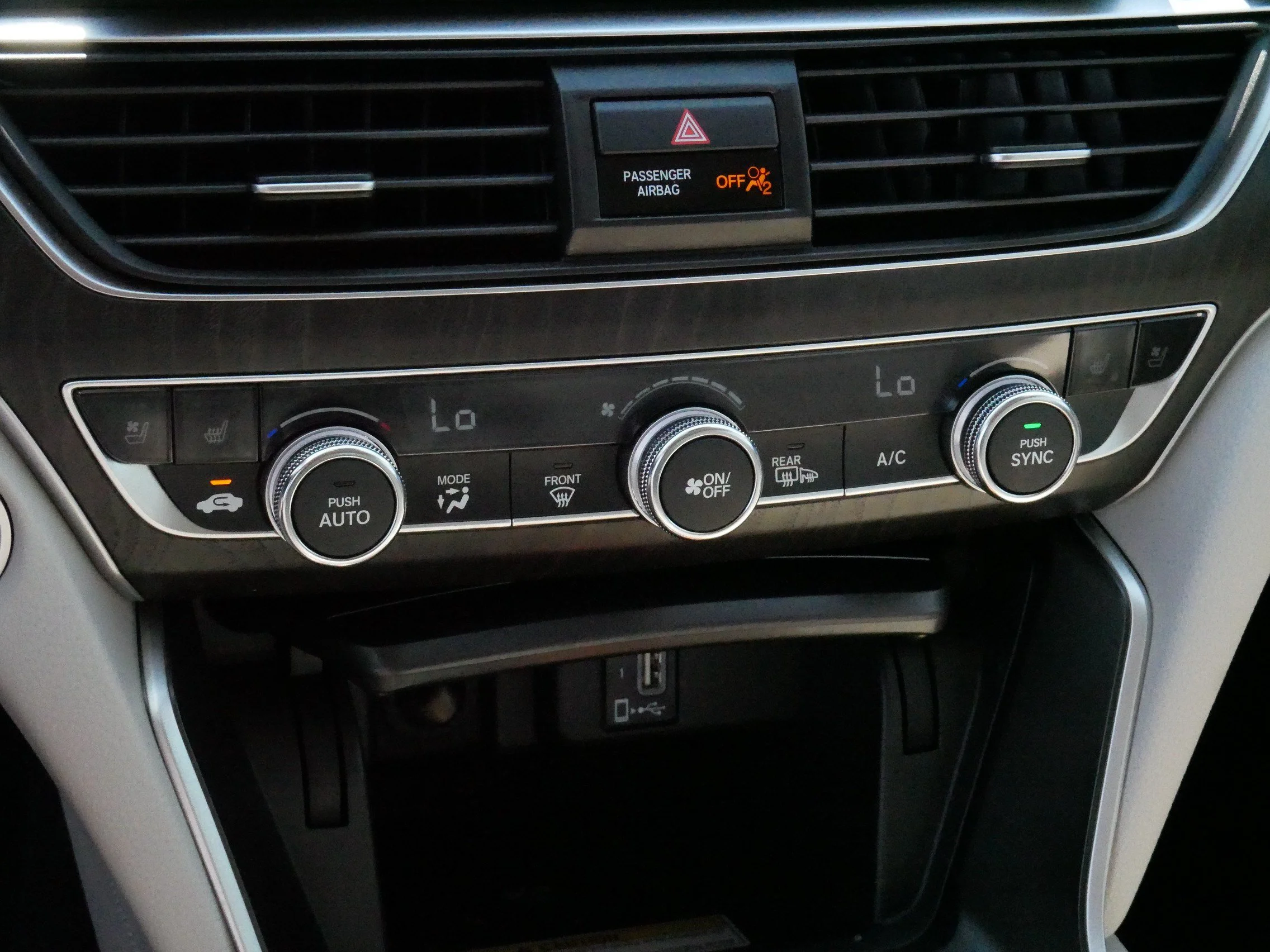 Used 2019 Platinum White Pearl Honda Touring image 23